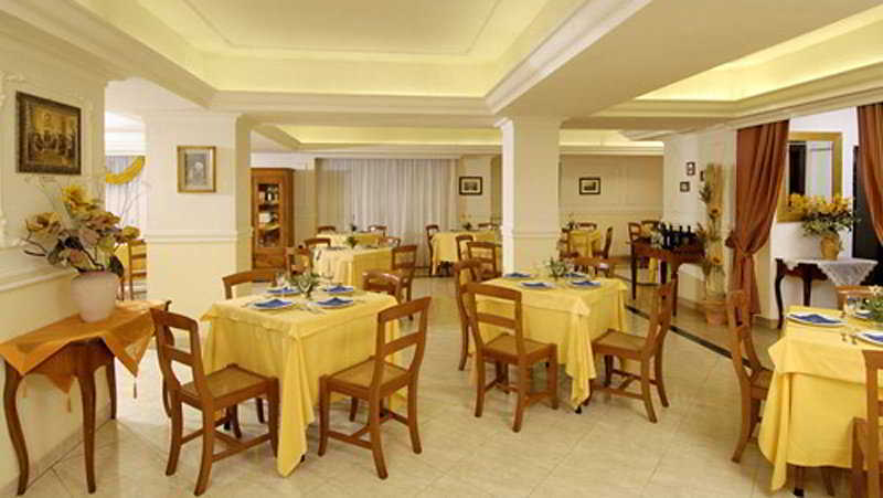 C-Hotels Club House Roma Restoran fotoğraf